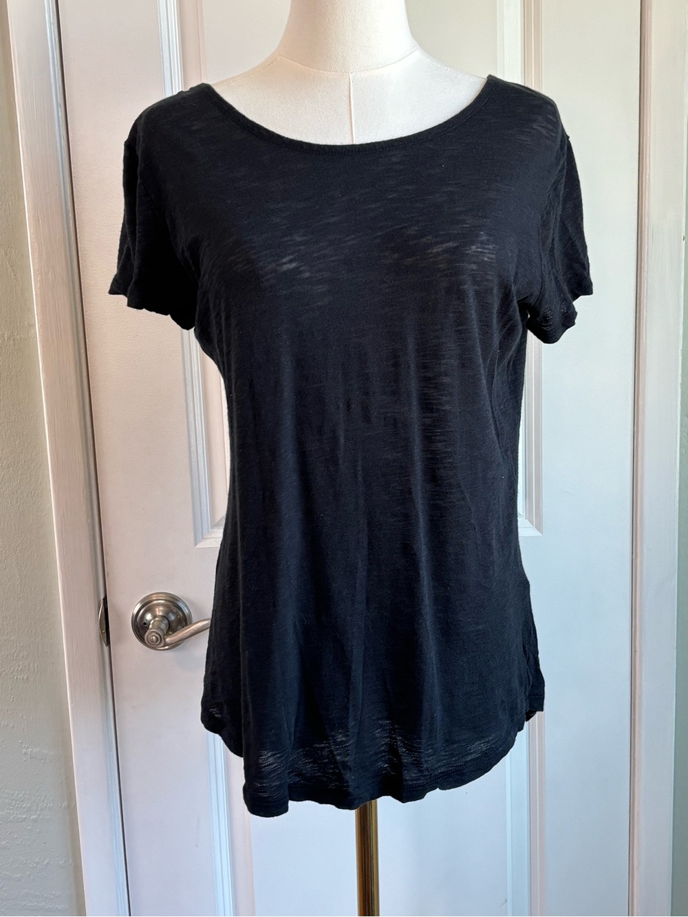 Bundle 2/$30! GAIAM S Black Short Sleeve Cross Back Scoop Neck Yoga Slub Tee